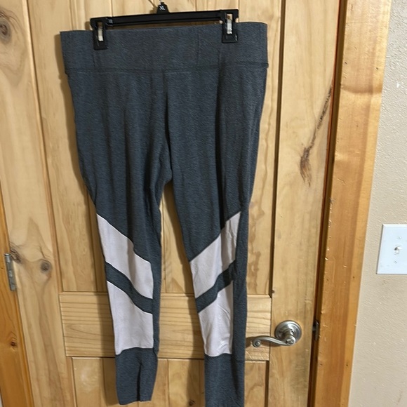 CISONO Gray and Pink Leggings - Picture 1 of 4